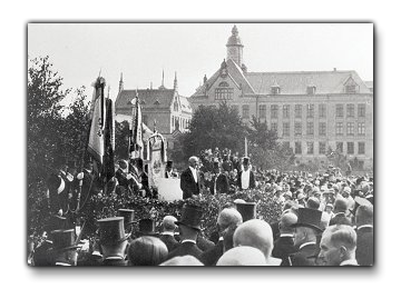 Grundsteinlegung am 26. August 1928